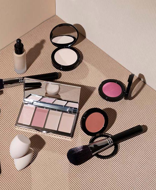 Many cosmetics Makeup Course